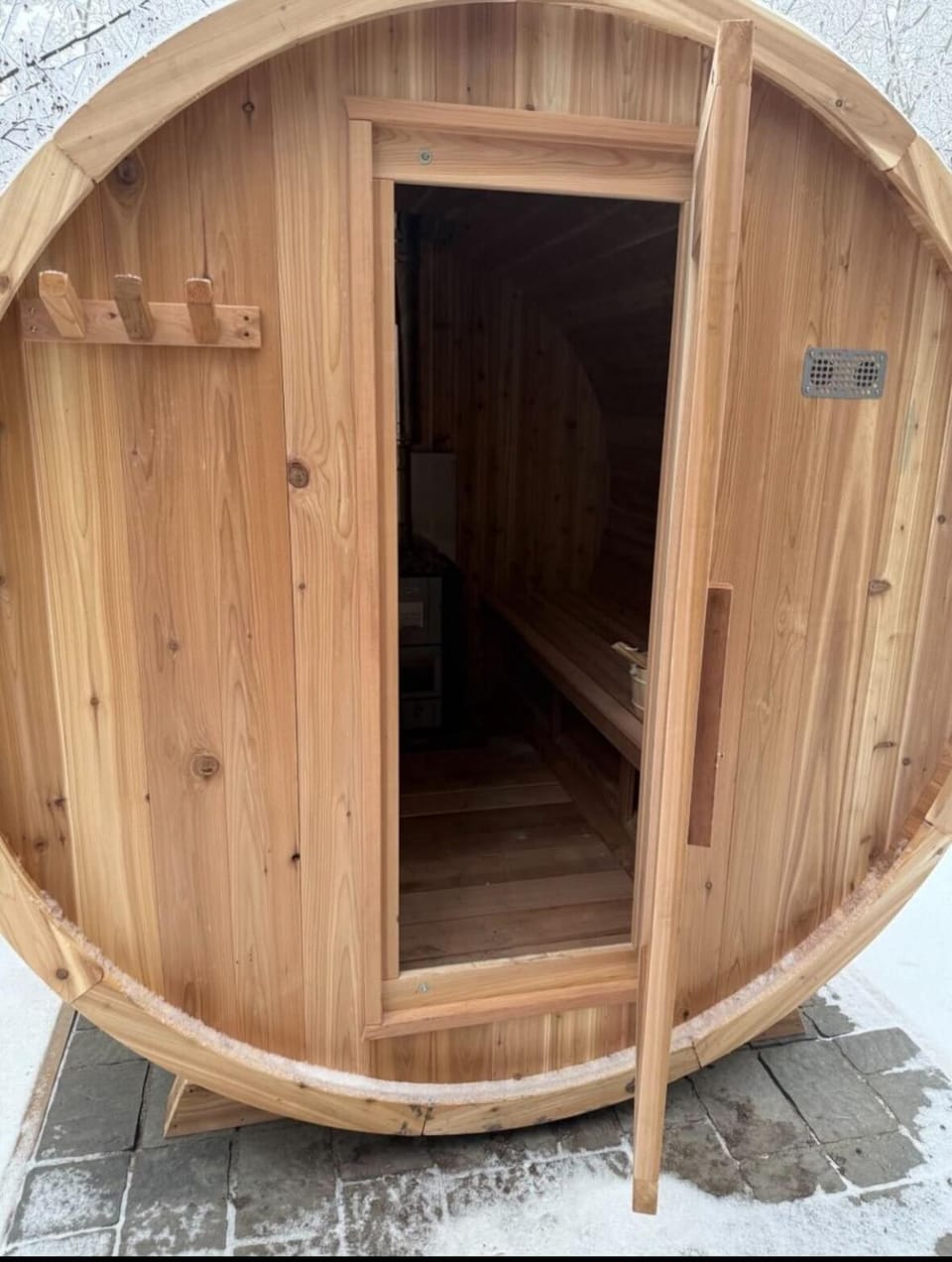The Royal Ravine Luxury Retreat with Hot Tub & Sauna House in Calgary