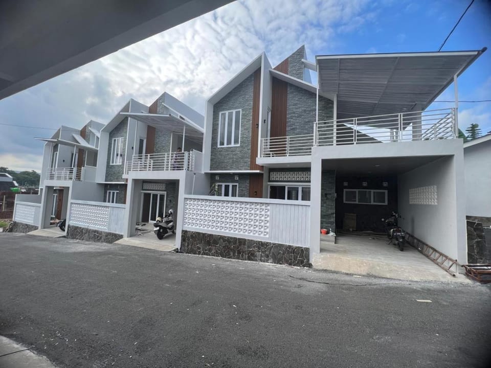Property building, Day