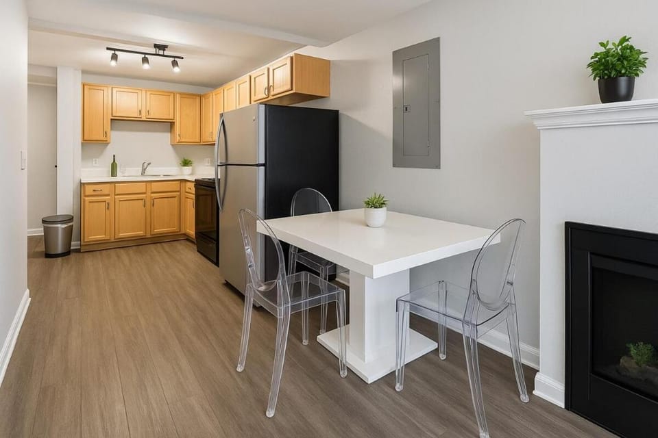 Dwntwn King Suite Playhouse Sq, Rock Hall, CSU Apartment in Cleveland Heights