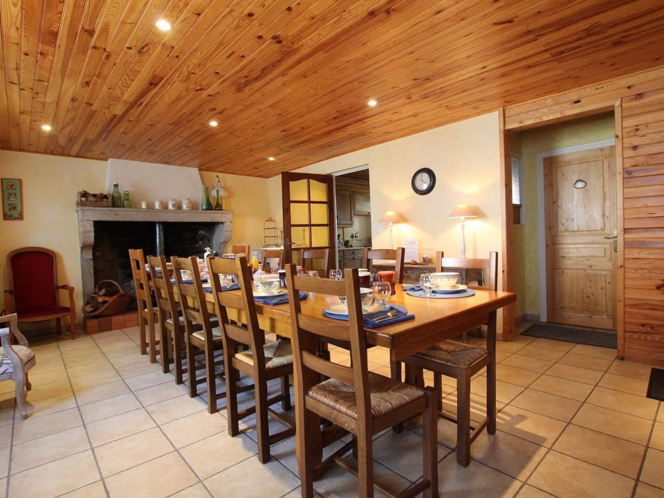 Maison familiale près du Parc Régional du Pilat - FR-1-582-49 House in Auvergne-Rhône-Alpes