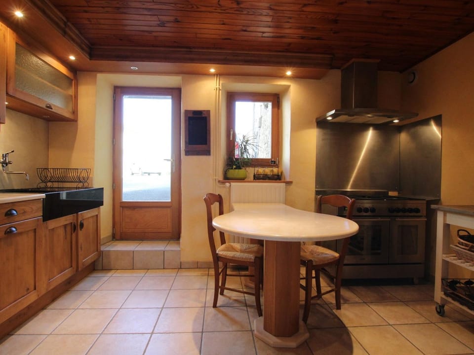 Maison familiale près du Parc Régional du Pilat - FR-1-582-49 House in Auvergne-Rhône-Alpes