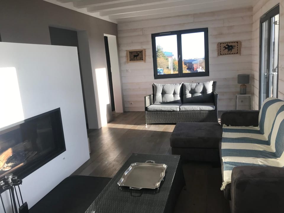 Chalet rénové pour 10 pers. proche pistes, parking privé - FR-1-814-102 Chalet in Besse-et-Saint-Anastaise