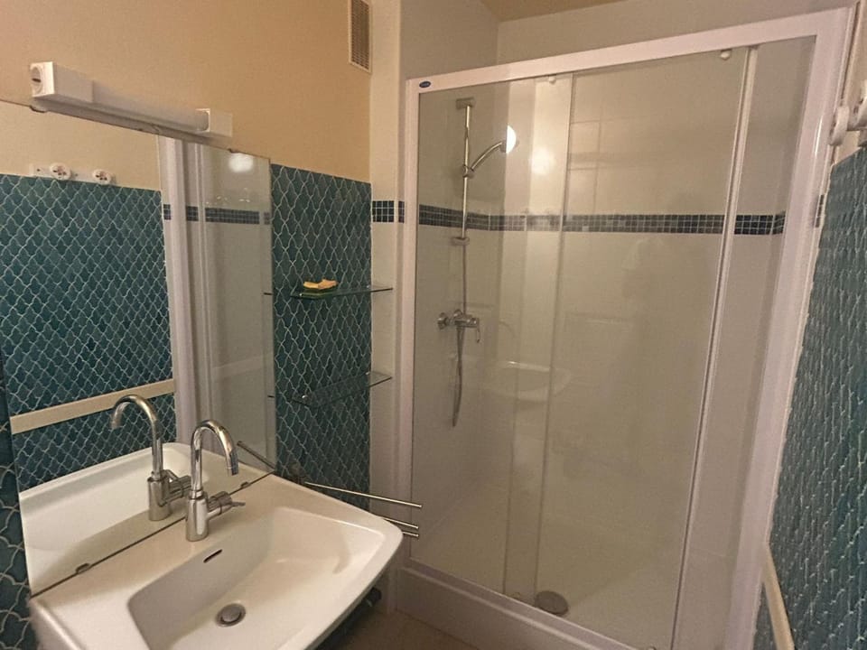 Appartement 5 pers au pied des pistes avec Wi-Fi à Super Besse - FR-1-814-93 Apartment in Besse-et-Saint-Anastaise