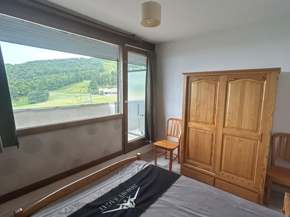 Appartement 5 pers au pied des pistes avec Wi-Fi à Super Besse - FR-1-814-93 Apartment in Besse-et-Saint-Anastaise