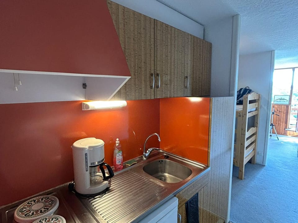 Studio skis aux pieds pour 4 personnes près des pistes - FR-1-814-110 Apartment in Besse-et-Saint-Anastaise