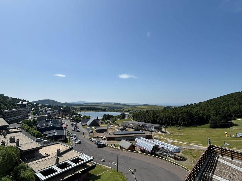 Studio cosy sur les pistes de Super Besse - FR-1-814-109 Apartment in Besse-et-Saint-Anastaise