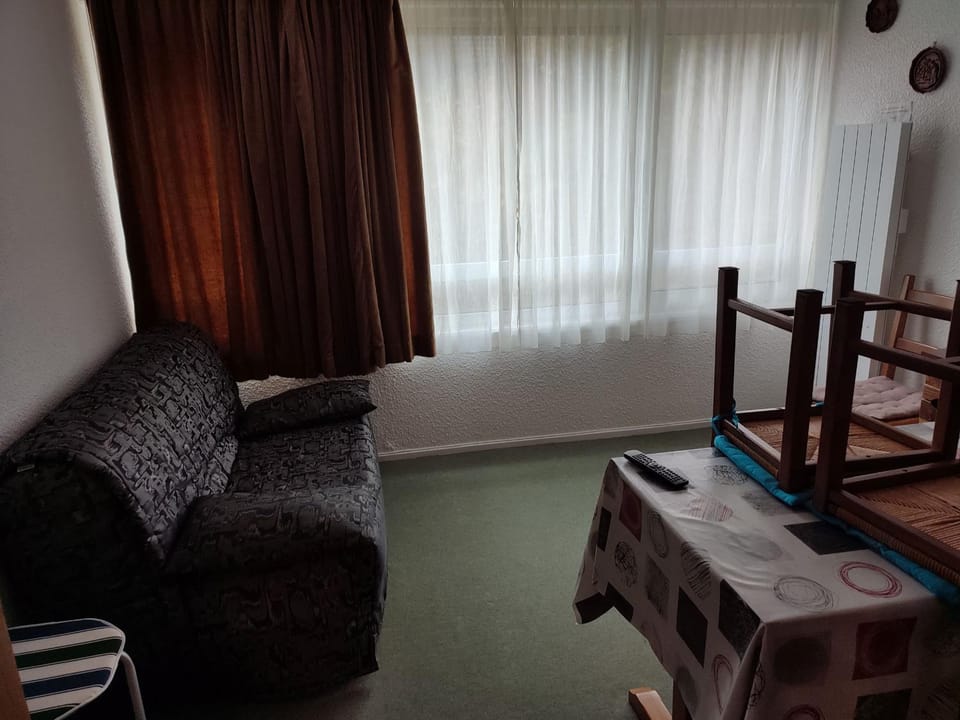 Studio au Chandesse avec accès facile aux pistes - FR-1-814-113 Apartment in Besse-et-Saint-Anastaise