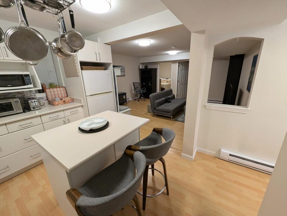 Walnut Grove Gem Apartment in Maple Ridge