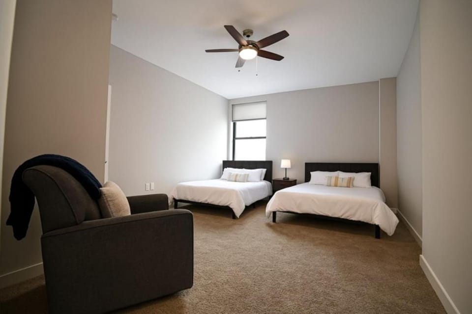 Terminal Tower - Spacious! RnRHoF, Casino, Stadium Apartment in Cleveland Heights