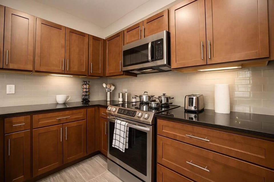 Terminal Tower - Spacious! RnRHoF, Casino, Stadium Apartment in Cleveland Heights