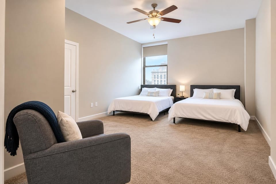 Bed, Photo of the whole room, Seating area, Bedroom, City view