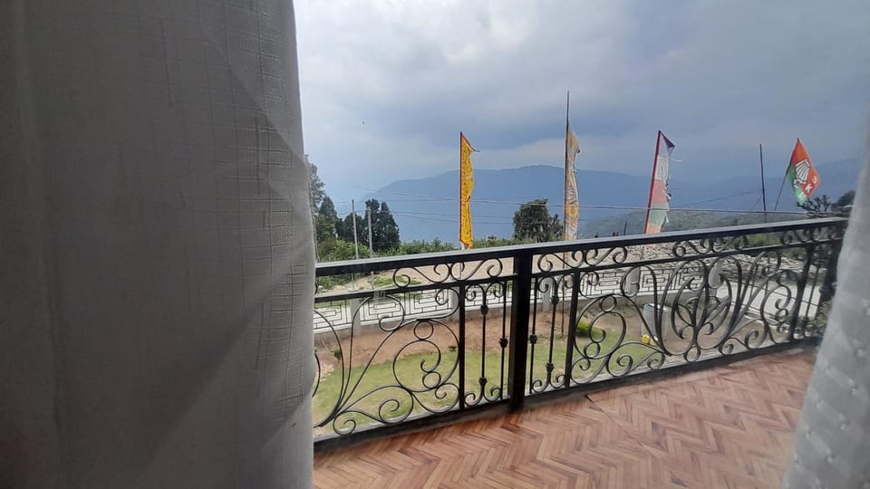 Balcony/Terrace, Mountain view