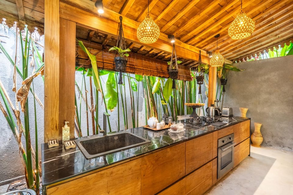 Kitchen or kitchenette, minibar, kitchen