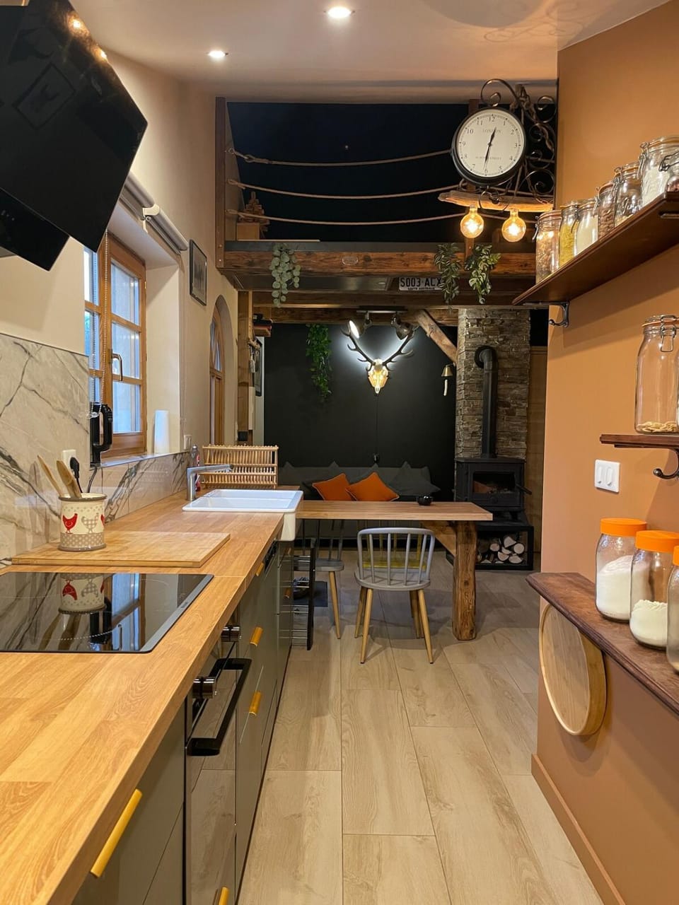 Kitchen or kitchenette