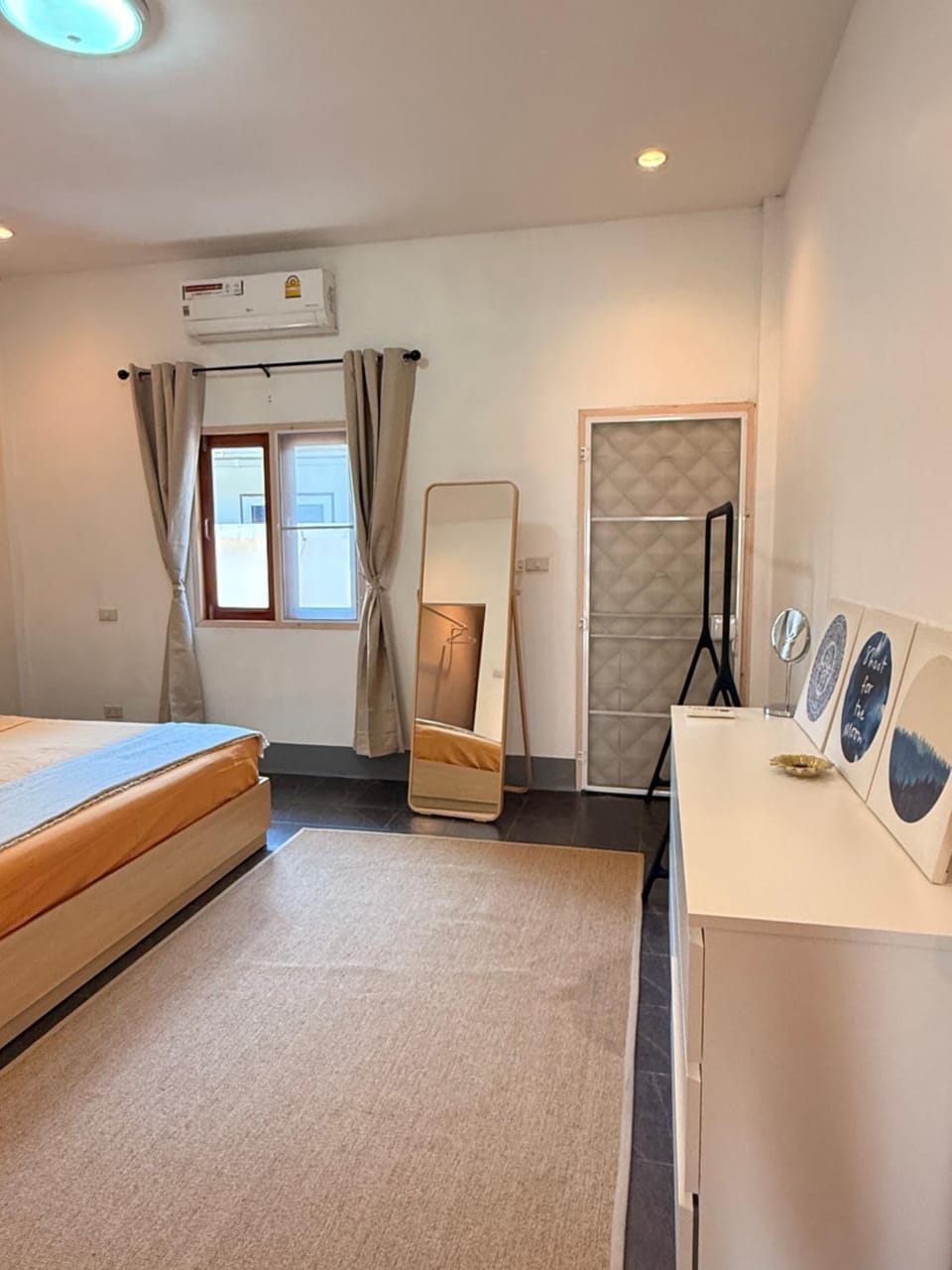 Bed, Bedroom, air conditioner