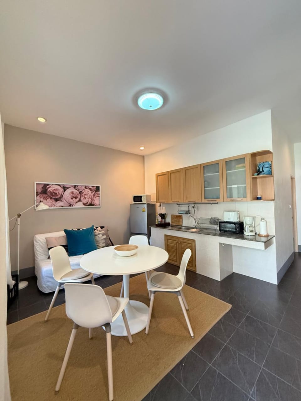 Kitchen or kitchenette, Living room, Seating area, Dining area, minibar, oven