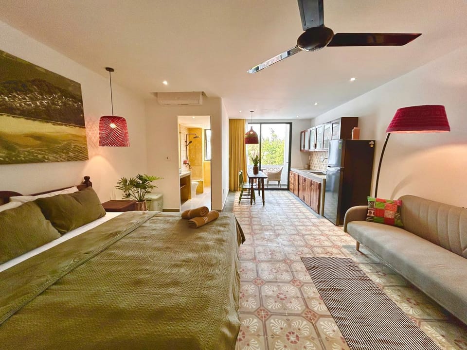Bed, Photo of the whole room, Seating area