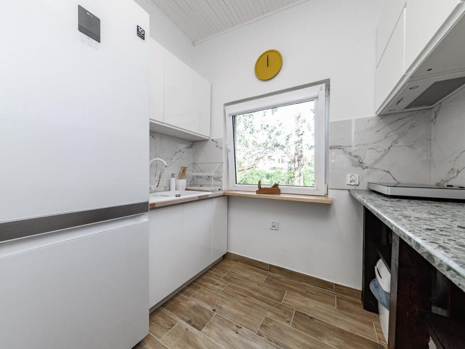 Kitchen or kitchenette, oven, stove