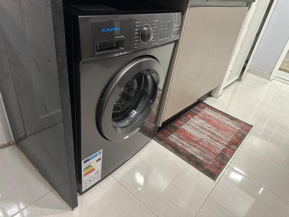 Avondale Flat along king george, Aircon, Solar, Smart TV, Wifi, Netflix Apartment in Harare