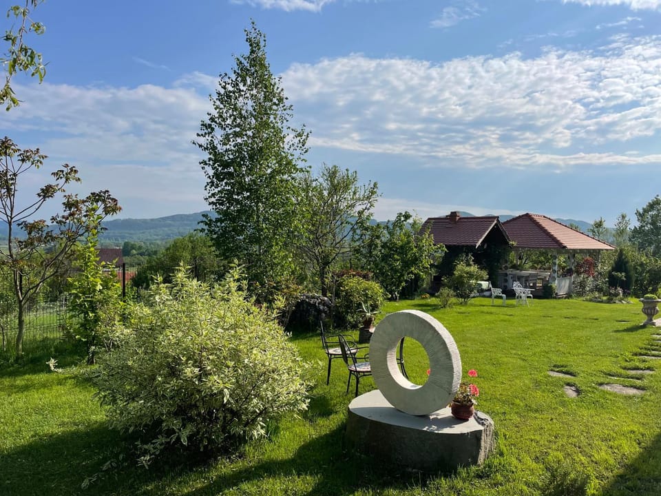 Conacul Paloși Bed and Breakfast in Romania