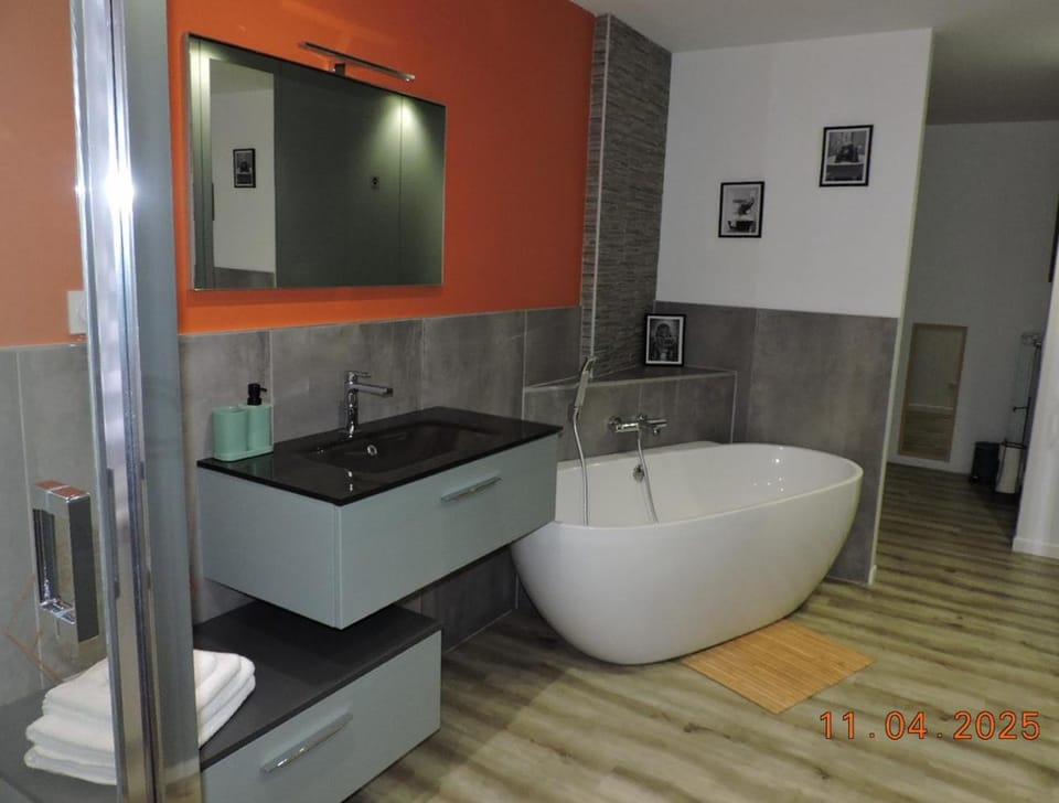 Bathroom, Bath