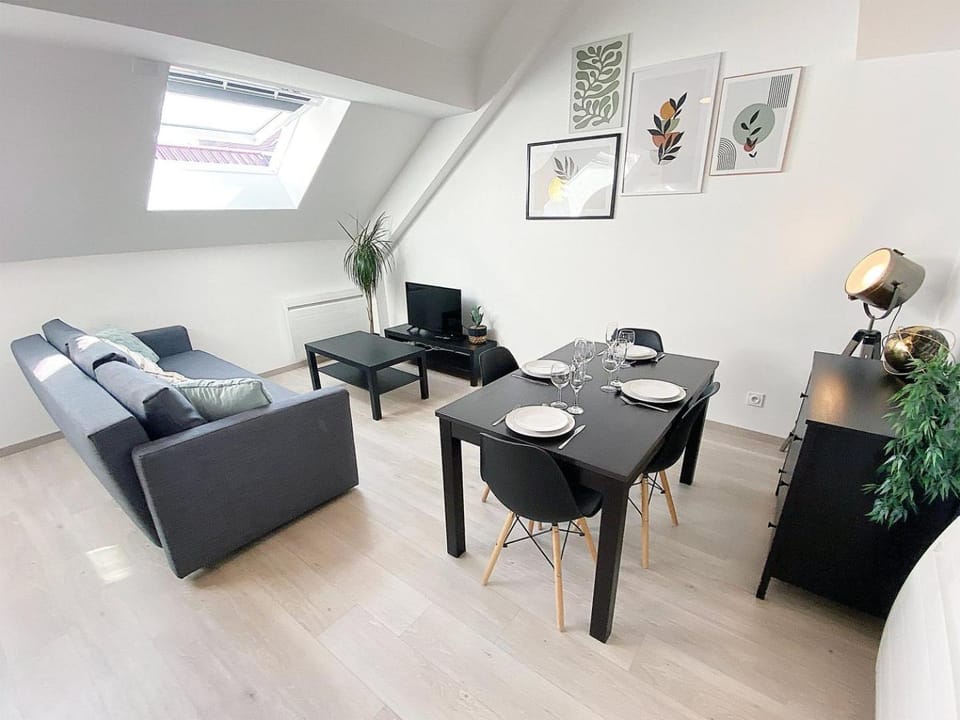 Living room, Dining area