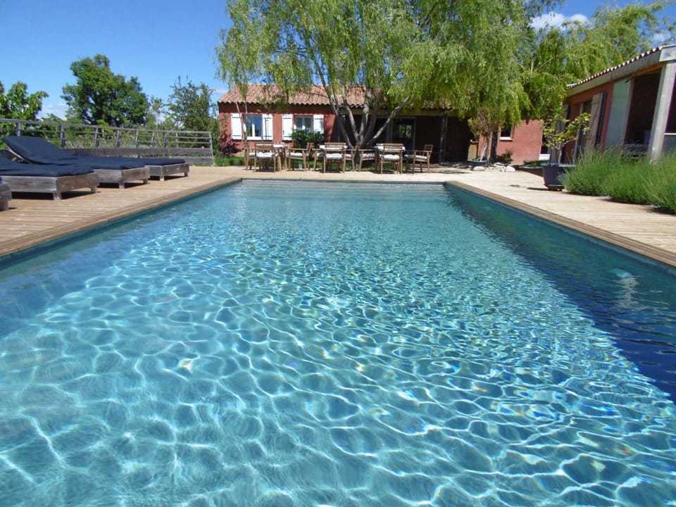 Swimming pool, sunbed