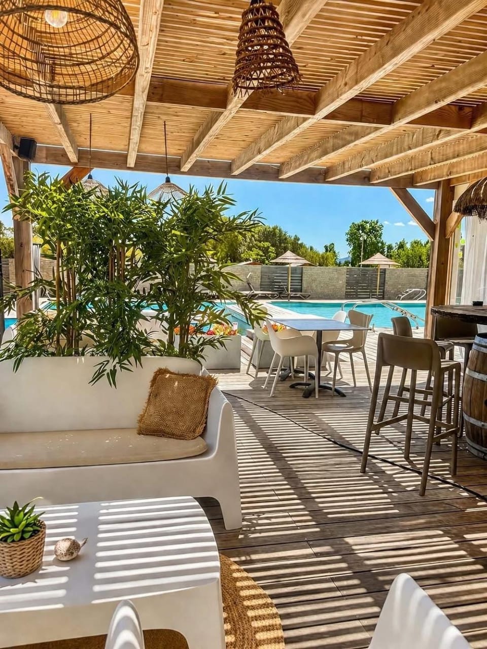 Patio, Natural landscape, Balcony/Terrace, Seating area, Pool view, Swimming pool, sunbed