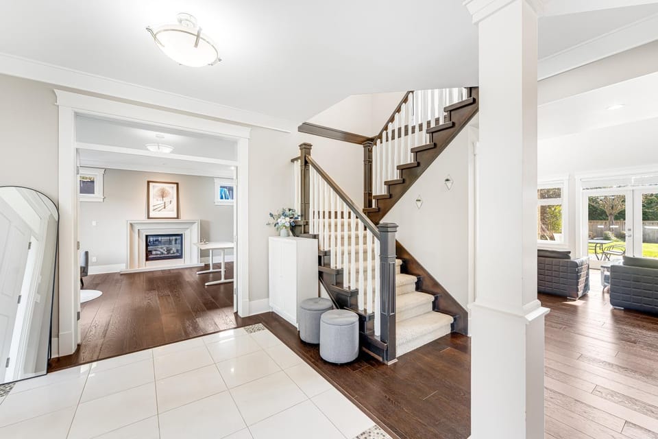 Facade/entrance, Living room, Seating area