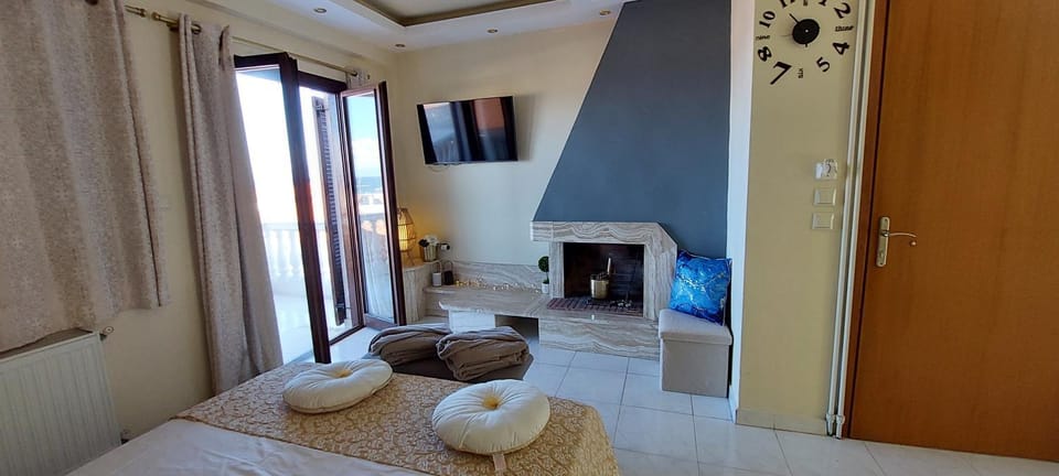 TV and multimedia, Seating area, Bedroom