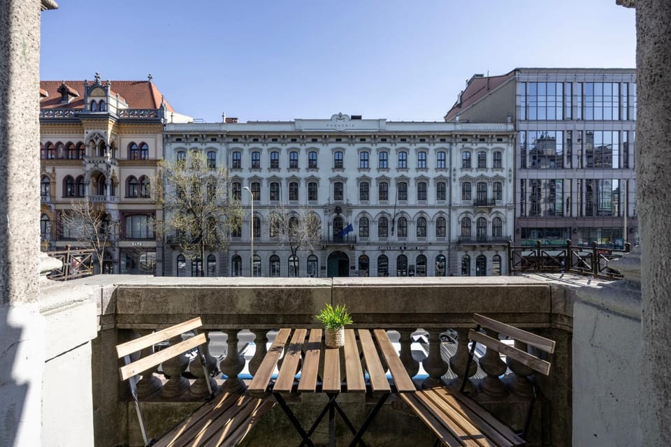 Property building, View (from property/room), Balcony/Terrace, City view