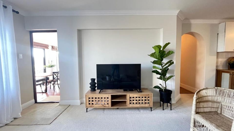 Communal lounge/ TV room, TV and multimedia, Living room, Seating area