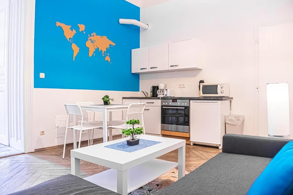Kitchen or kitchenette, Seating area, Dining area, oven, stove