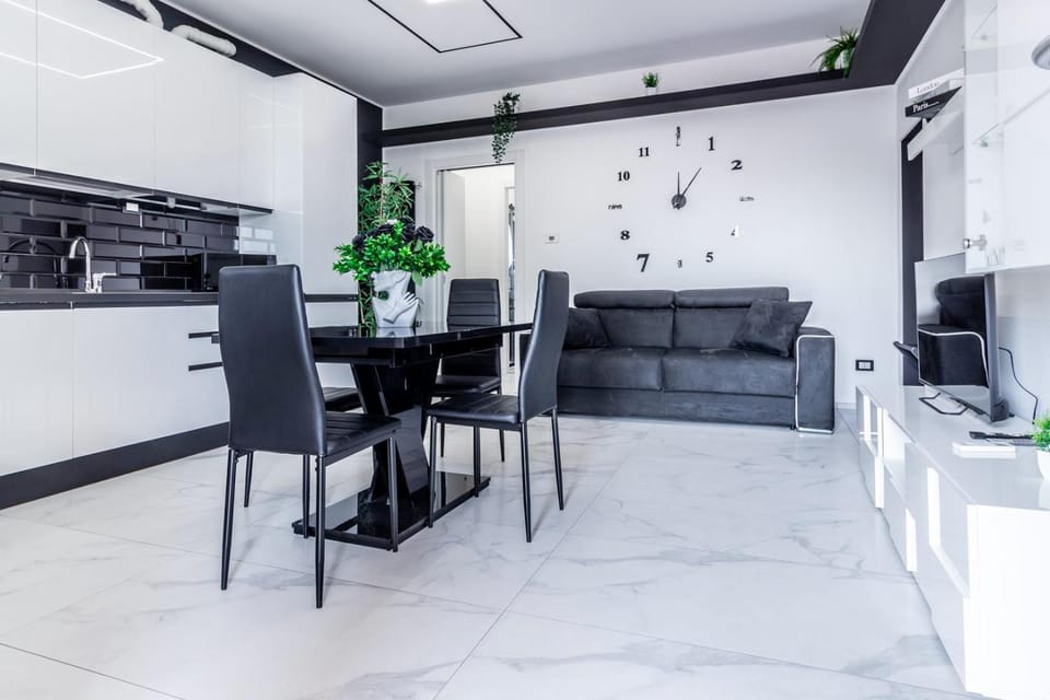 TV and multimedia, Kitchen or kitchenette, Living room, Dining area, air conditioner