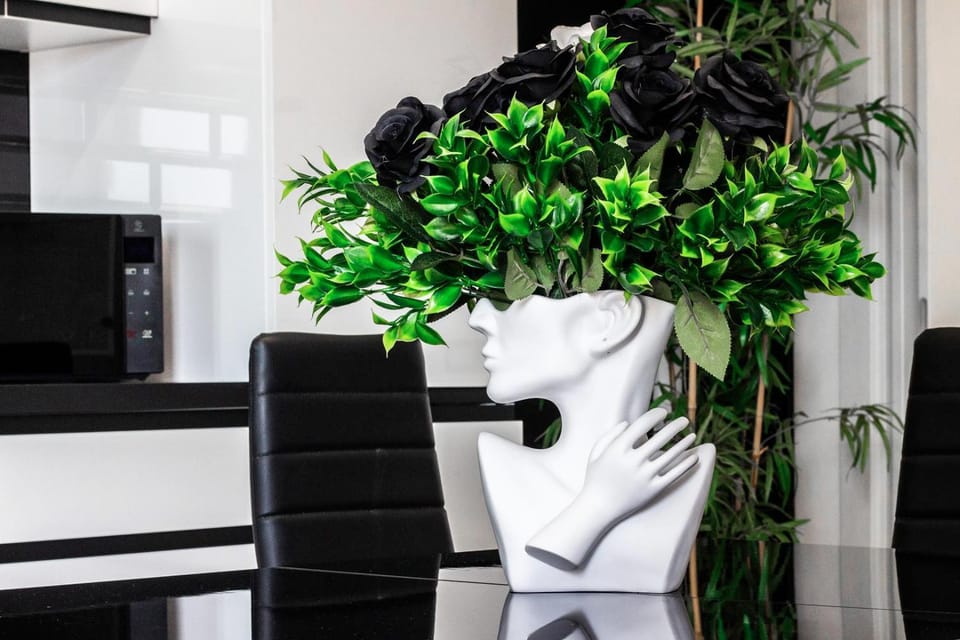 Decorative detail, Dining area