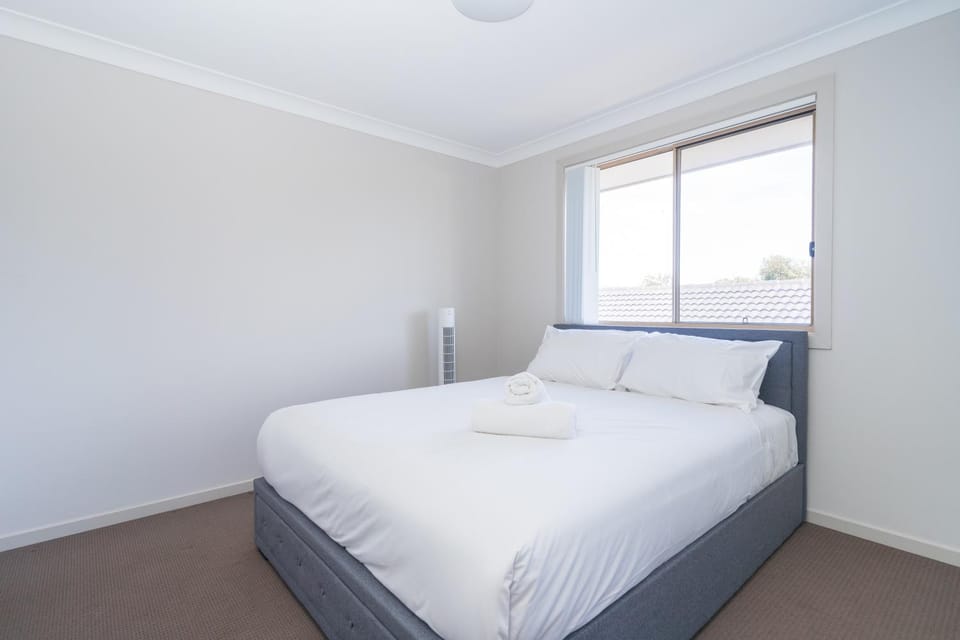 Spacious 4-Bedroom Home Near University & Shops House in Sydney