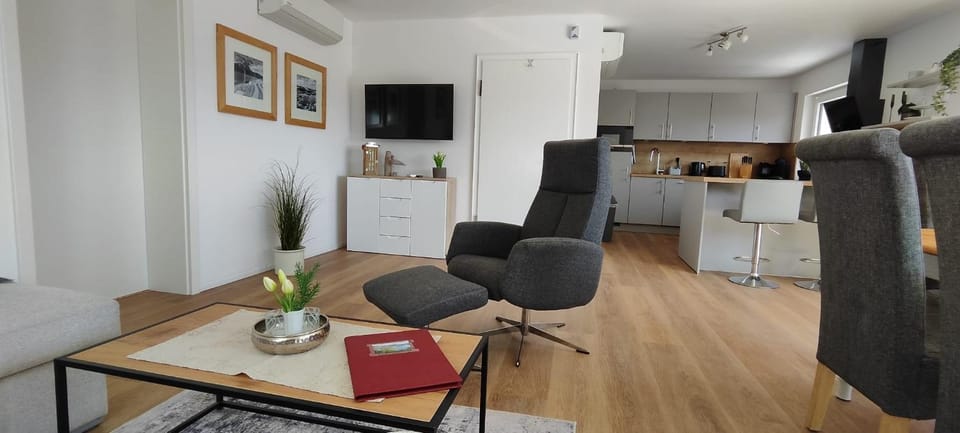 TV and multimedia, Kitchen or kitchenette, Living room, Seating area, Evening entertainment, pet friendly