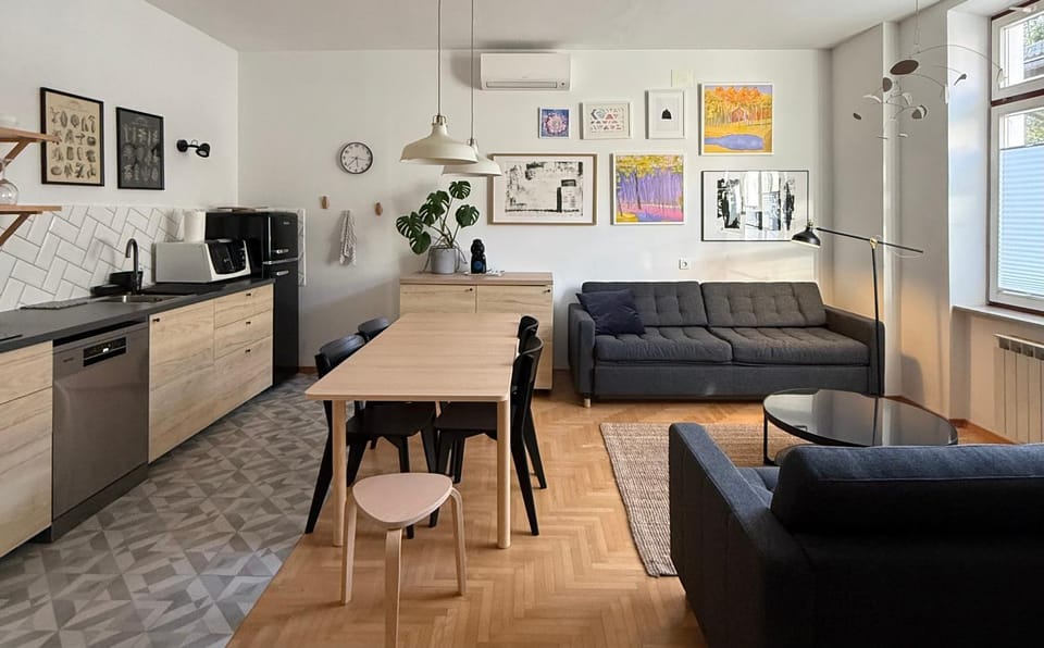 Kitchen or kitchenette, Seating area, Dining area, air conditioner