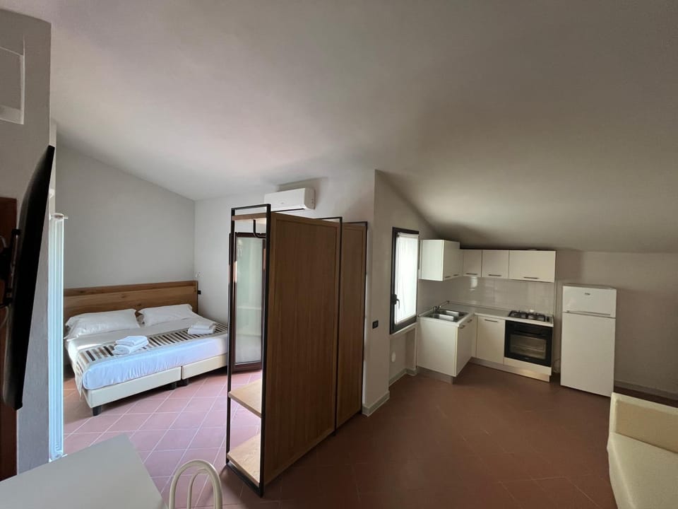 Kitchen or kitchenette, Photo of the whole room, Bedroom