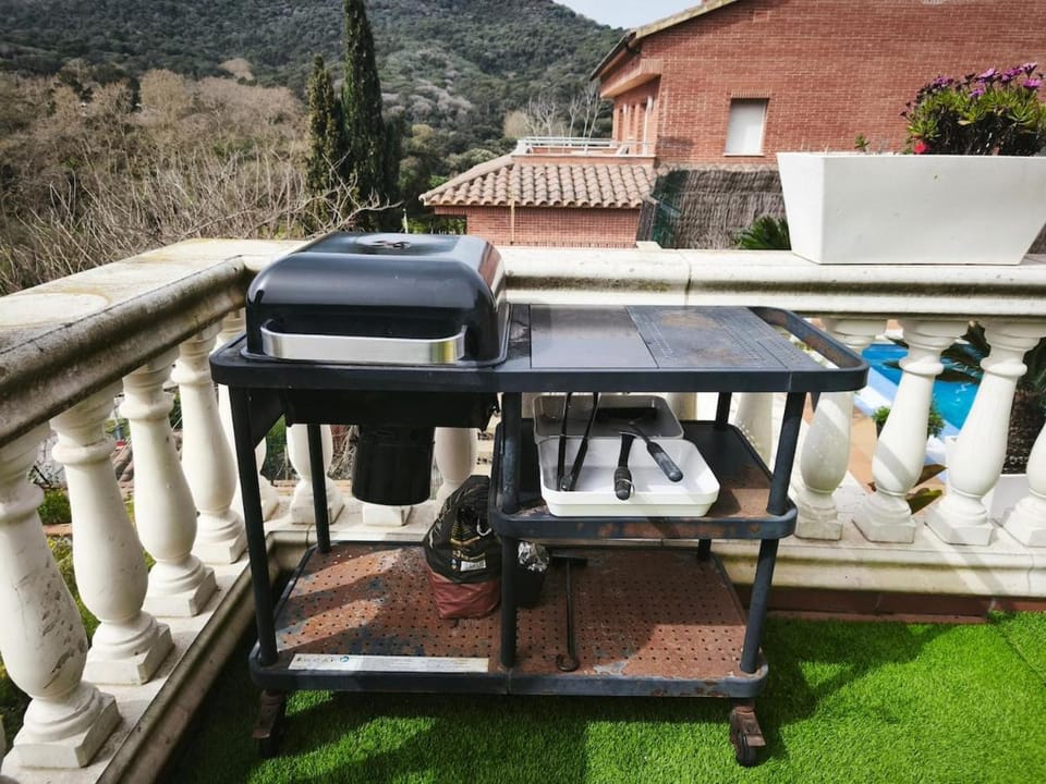 Villa with private pool in Vallromanes - Next to Golf Club, 25 min from Barcelona, 10 min from the Beach Villa in Maresme