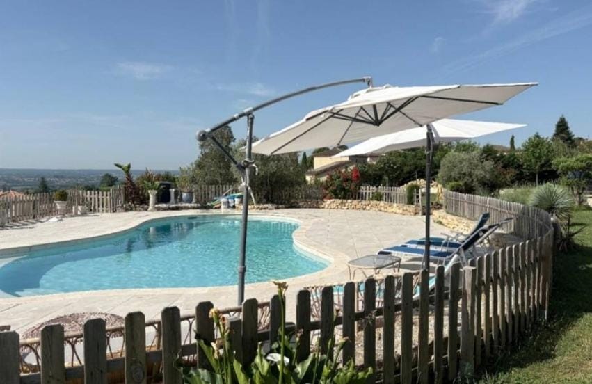 Spring, Day, Natural landscape, Garden, Garden view, Pool view, Swimming pool, sunbed
