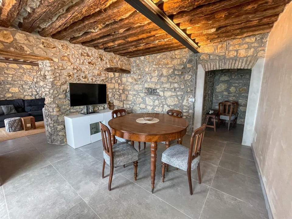 TV and multimedia, Dining area