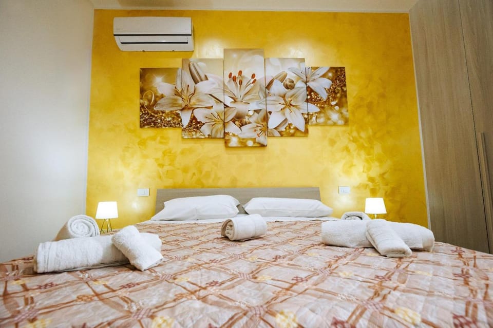 Photo of the whole room, Bedroom, towels, air conditioner