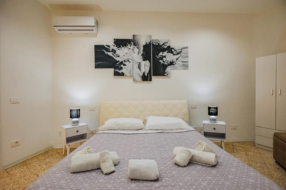 Bed, Photo of the whole room, Bedroom, towels, air conditioner