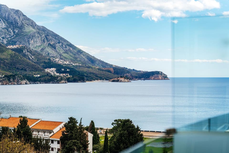 Luna skyline sea view apt Apartment in Budva Municipality