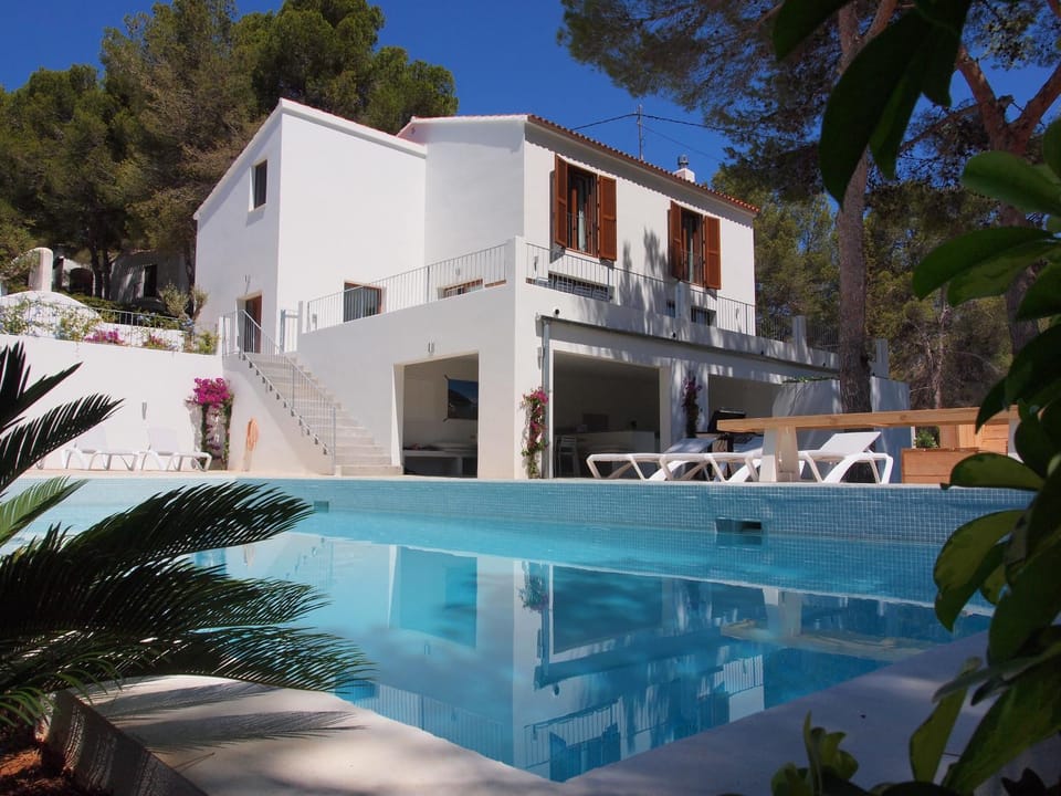 Shower, Toilet, Patio, BBQ facilities, BBQ facilities, Garden, Garden, Balcony/Terrace, Balcony/Terrace, Kitchen or kitchenette, Seating area, Dining area, Garden view, Pool view, Area and facilities, Swimming pool, Swimming pool, Entertainment