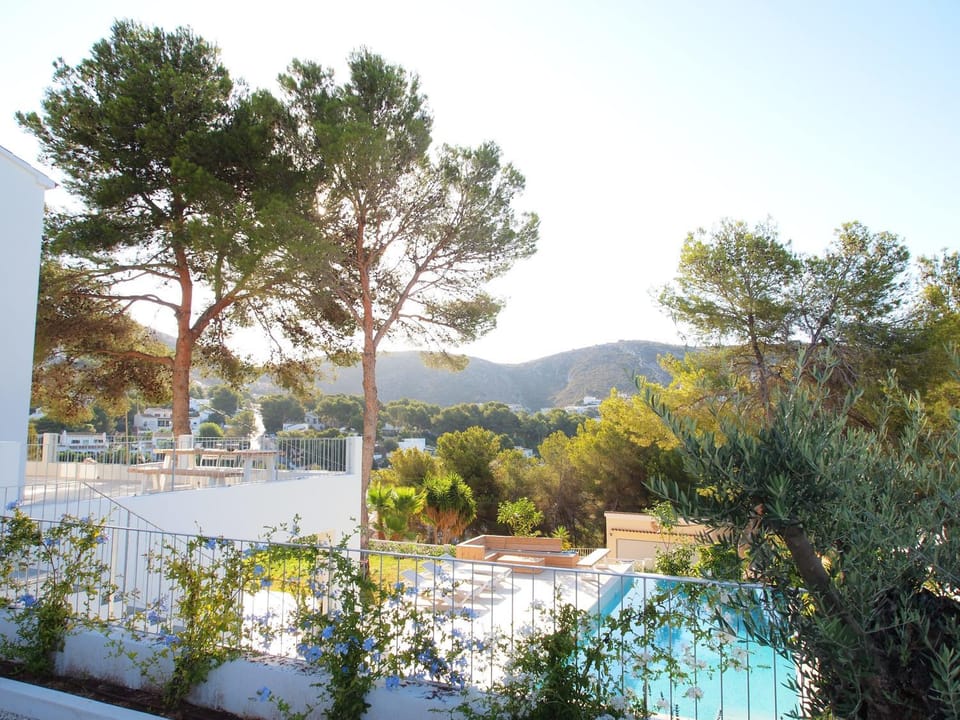 Patio, Facade/entrance, Garden, Balcony/Terrace, On site, Garden view, Mountain view, Pool view