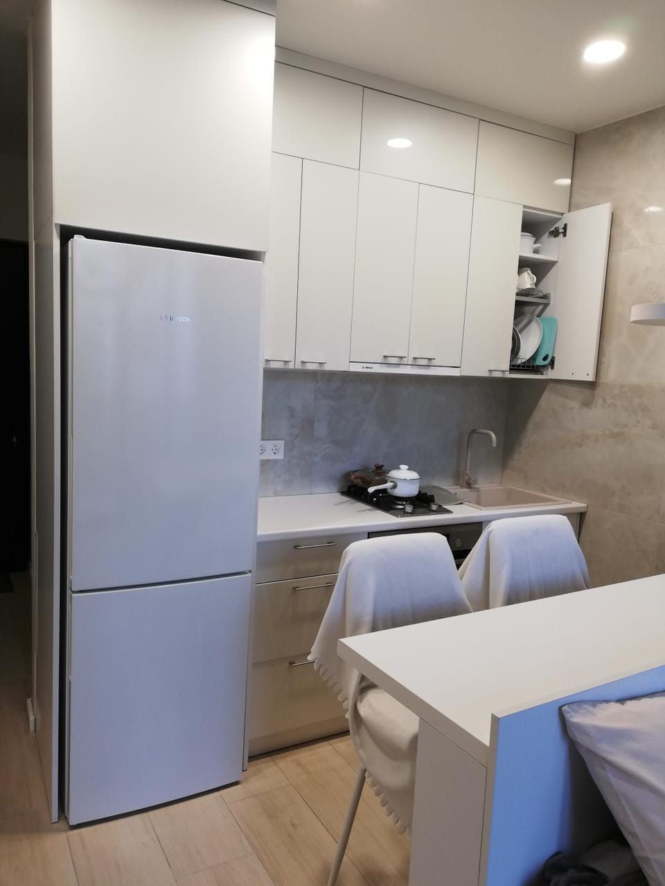 White small studio Apartment in Batumi