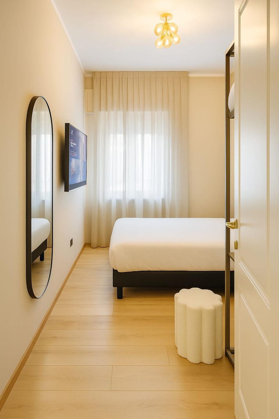 Bed, TV and multimedia, Photo of the whole room, Bedroom, wardrobe