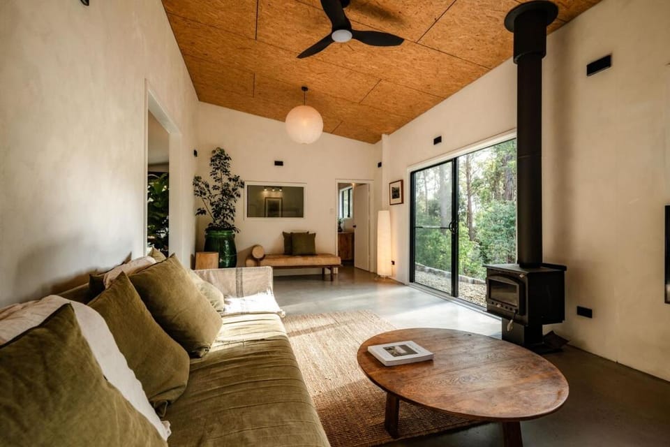 Off-Grid Eco Cabin Cabin in Bellingen